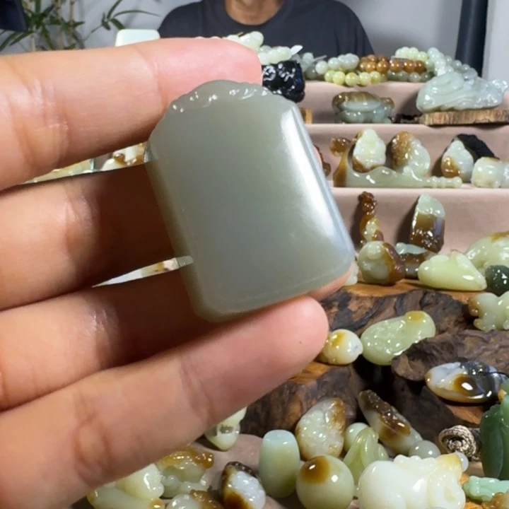 颈饰未镶嵌和田玉（糖玉）