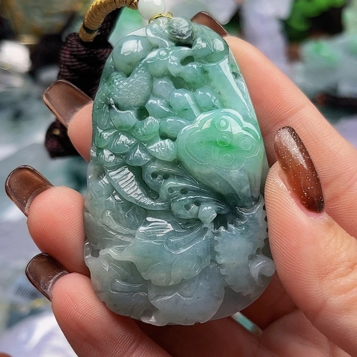 翡翠未镶嵌颈饰挂件