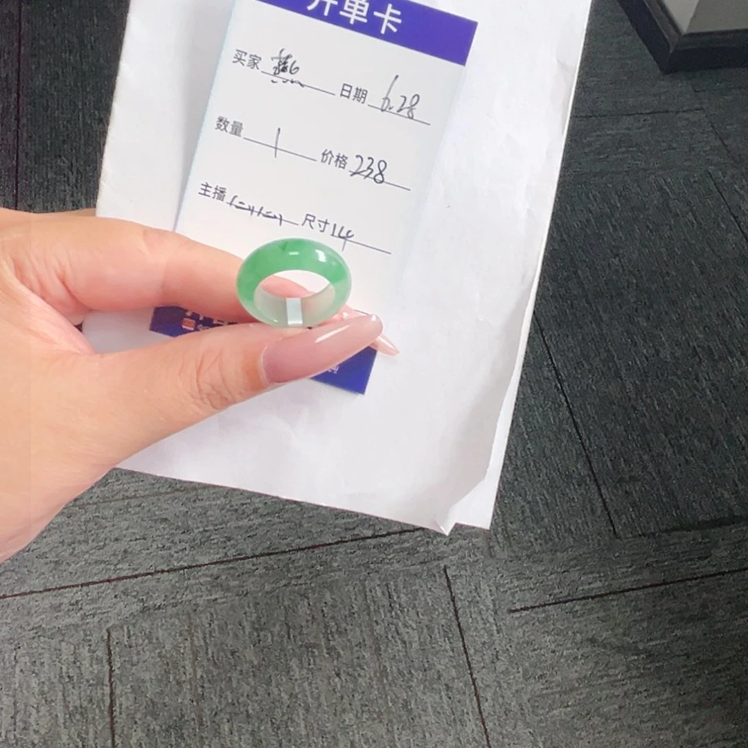 石英质玉未镶嵌戒圈燕*