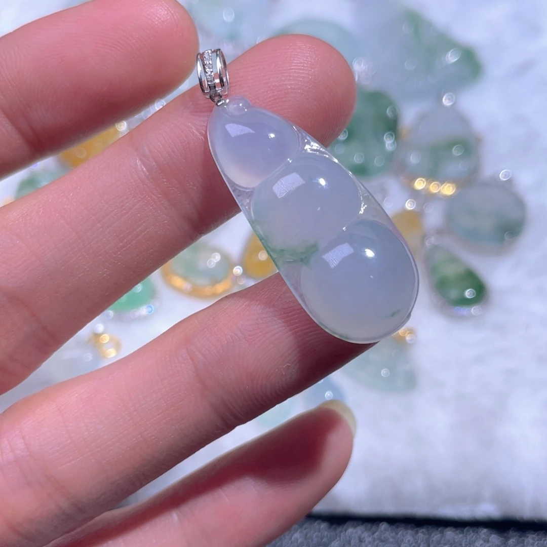 颈饰18K金镶嵌翡翠翡翠