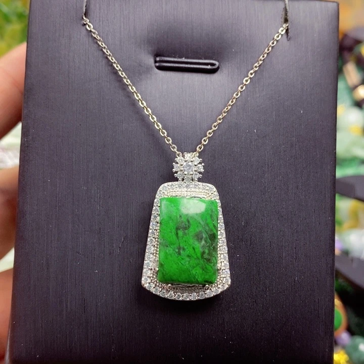 翡翠未镶嵌吊坠(赠链)