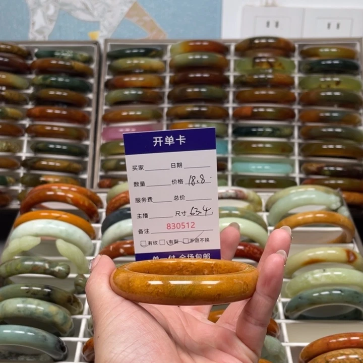 早***光蛇纹石玉未镶嵌手镯