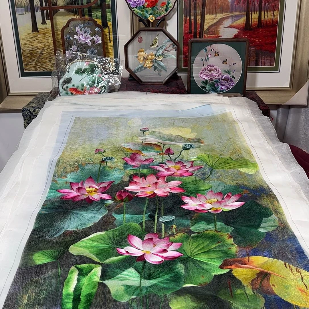 刺绣只****藏纯手工刺绣画