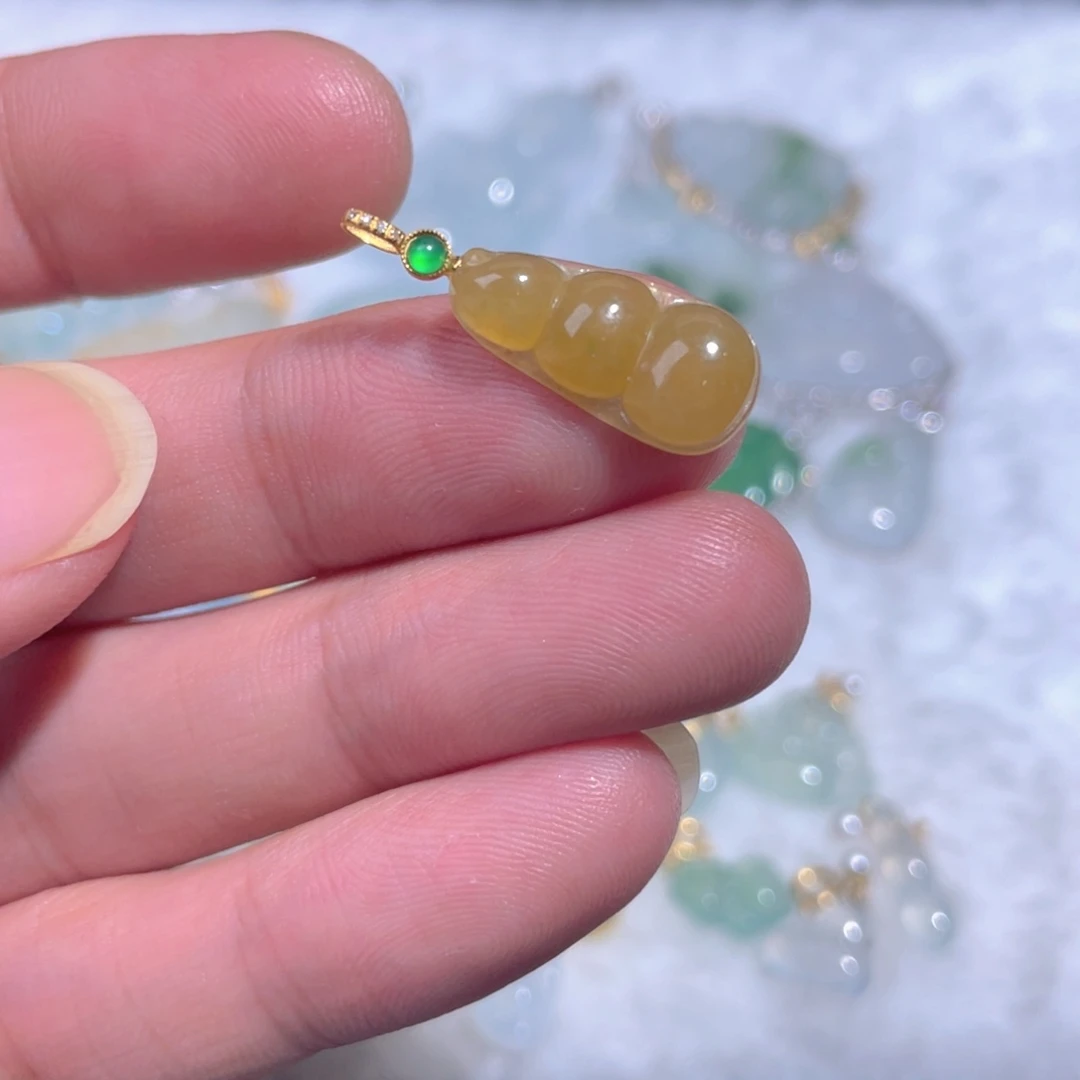 翡翠18K金镶嵌颈饰翡翠