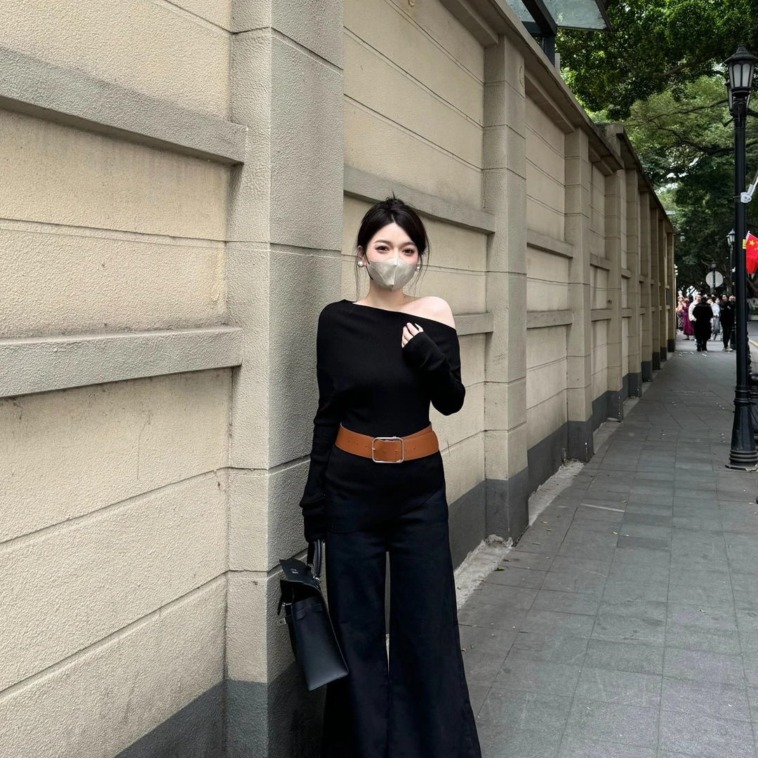 大静推荐【优雅型格】气质温柔设计感一字领斜肩长袖套衫女针织上衣