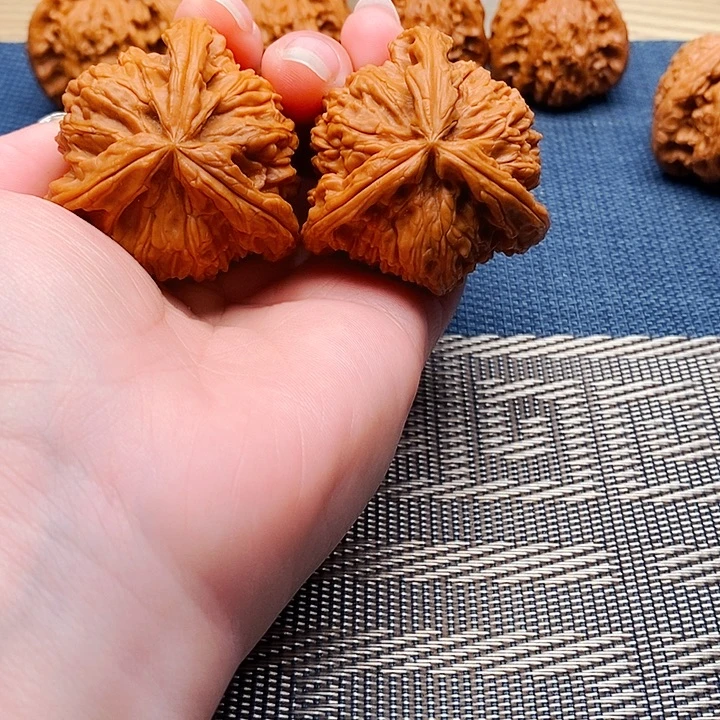 道****文玩核桃吊坠三棱