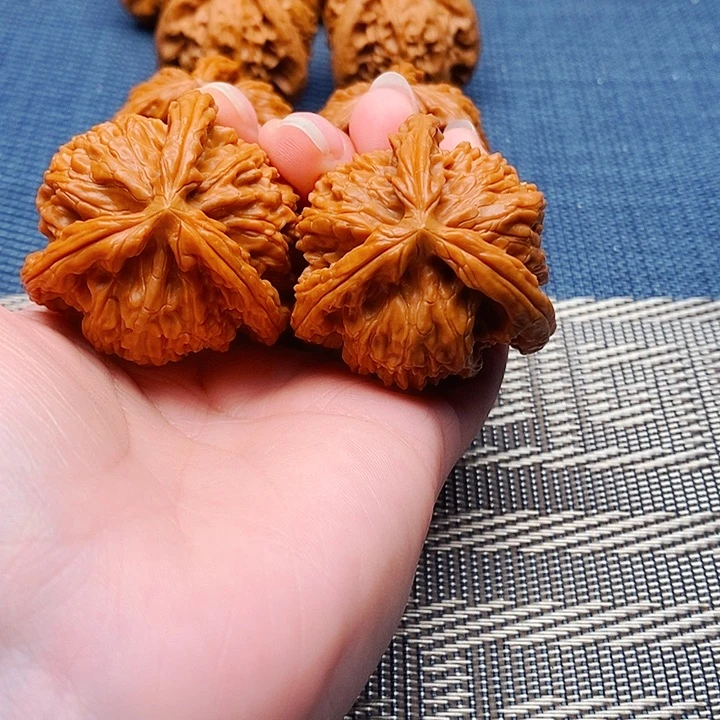 㵘***燚文玩核桃吊坠三棱