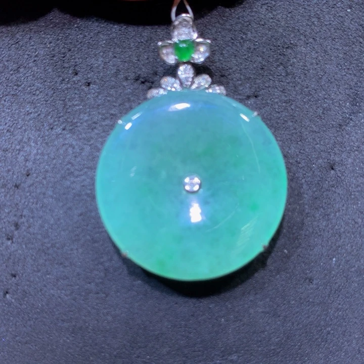 翡翠18K金镶嵌颈饰翡翠