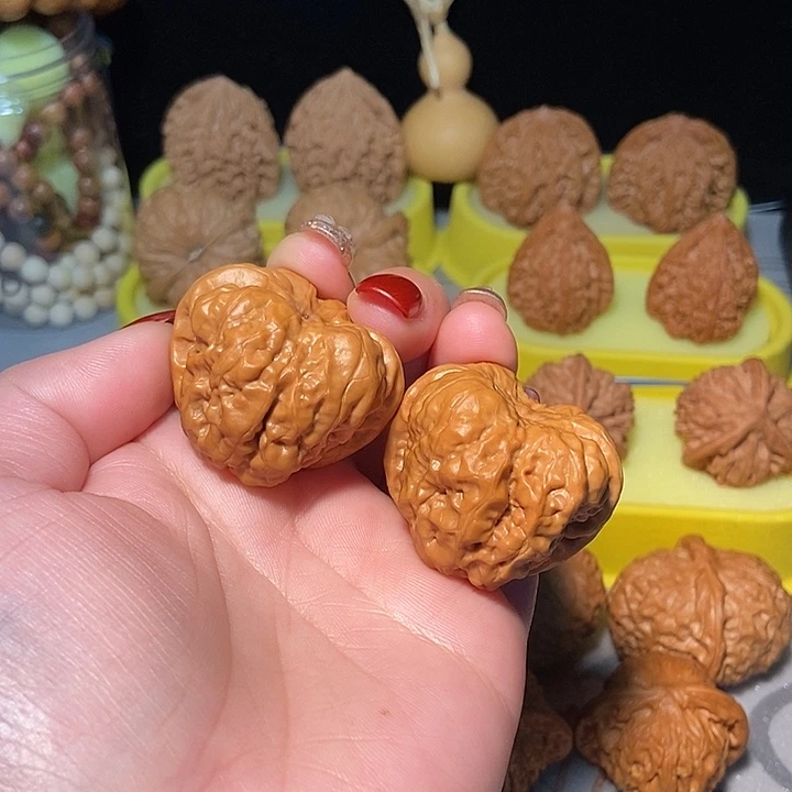 文玩核桃吊坠蛤蟆头