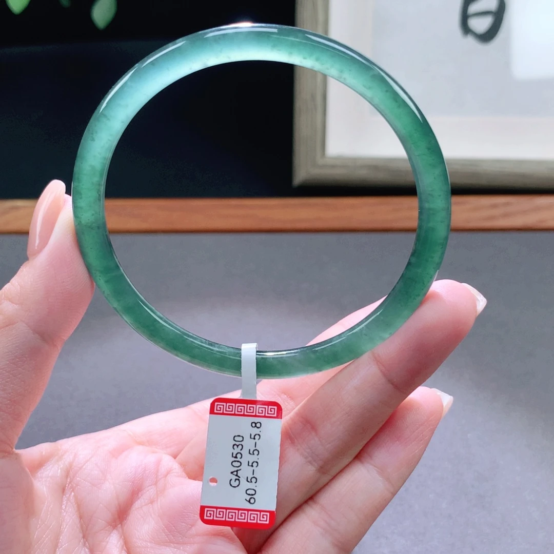 翡翠手镯未镶嵌天然翡翠手镯