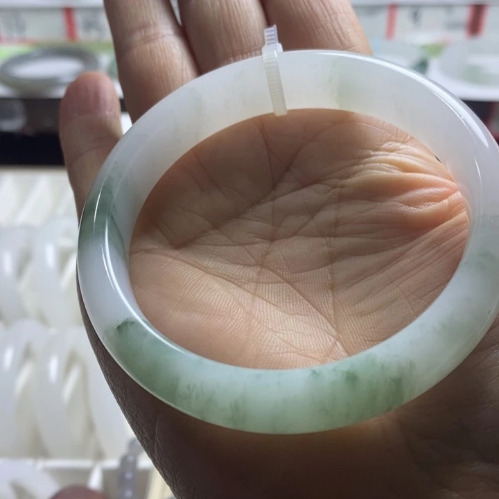 石英岩玉未镶嵌手镯