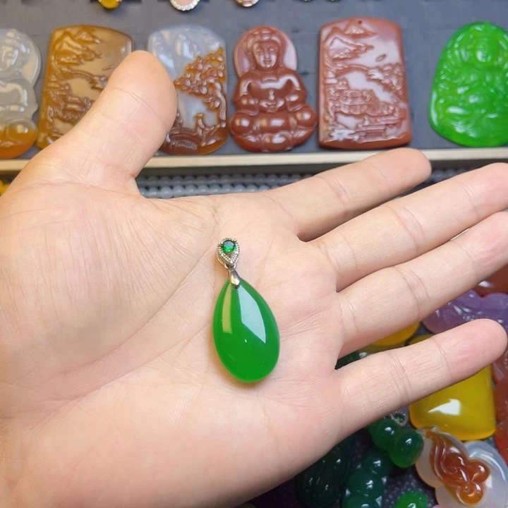 用***4玛瑙/玉髓未镶嵌颈饰