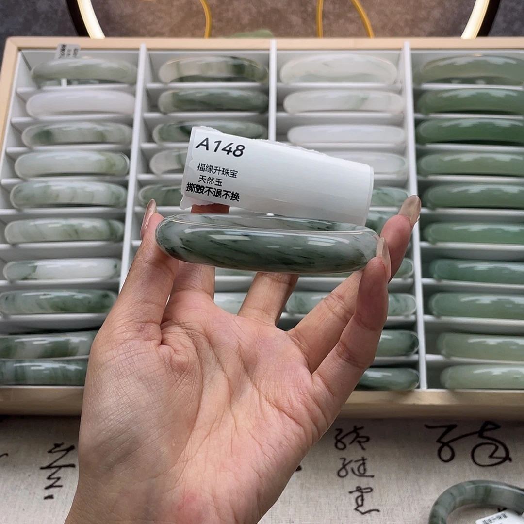 石英质玉未镶嵌手镯瑕148