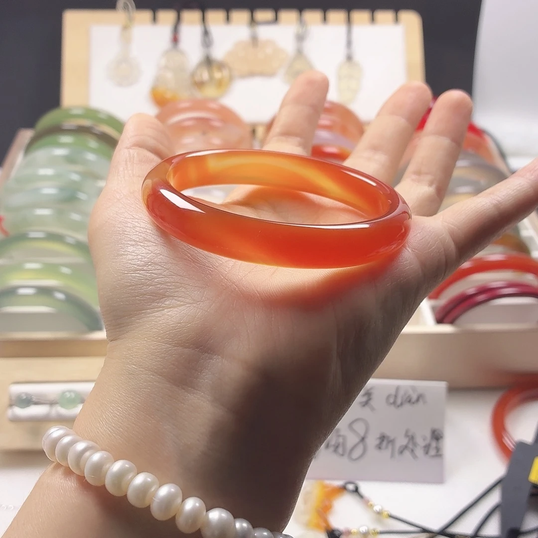 爱****玛瑙/玉髓未镶嵌手镯