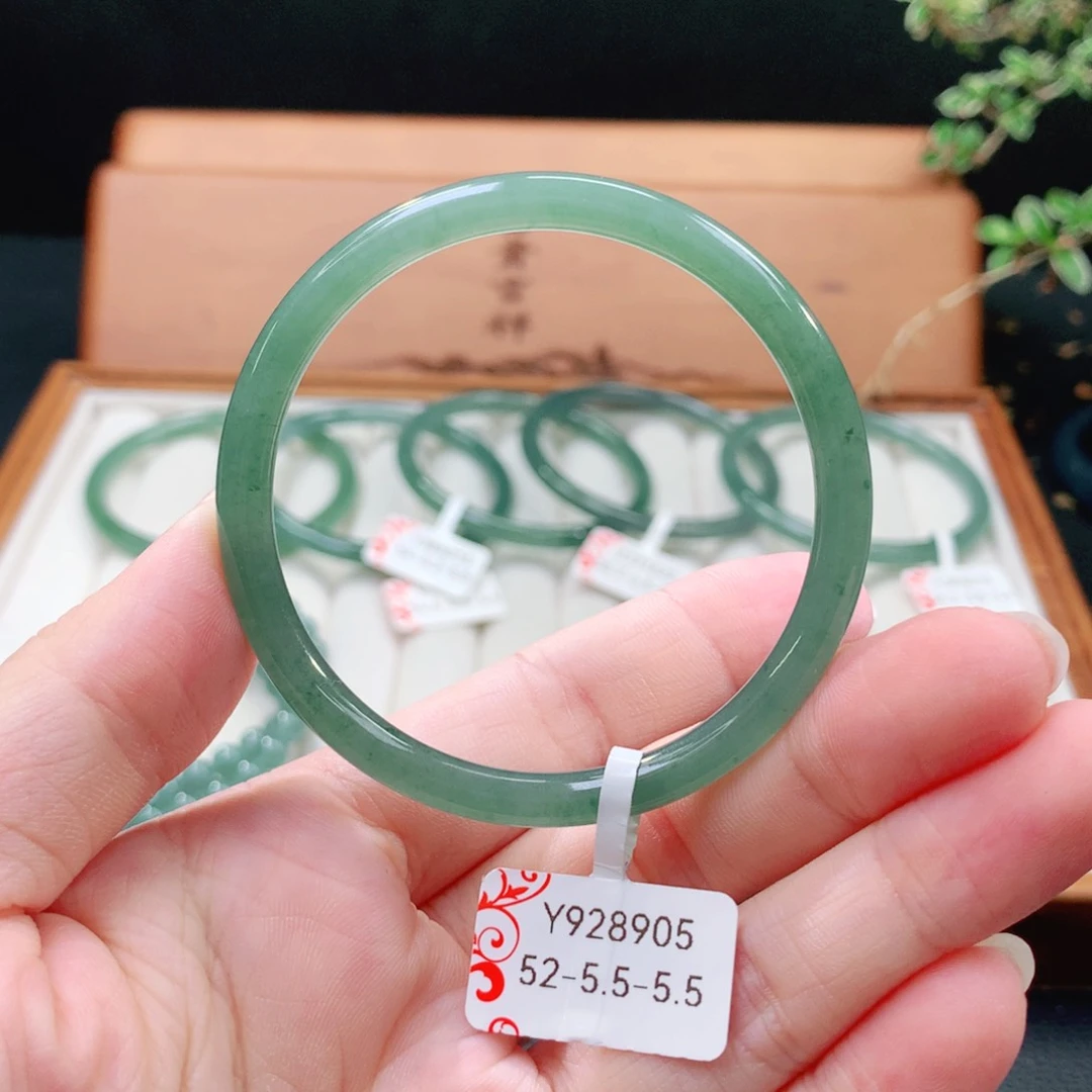 翡翠手镯（圆镯）未镶嵌