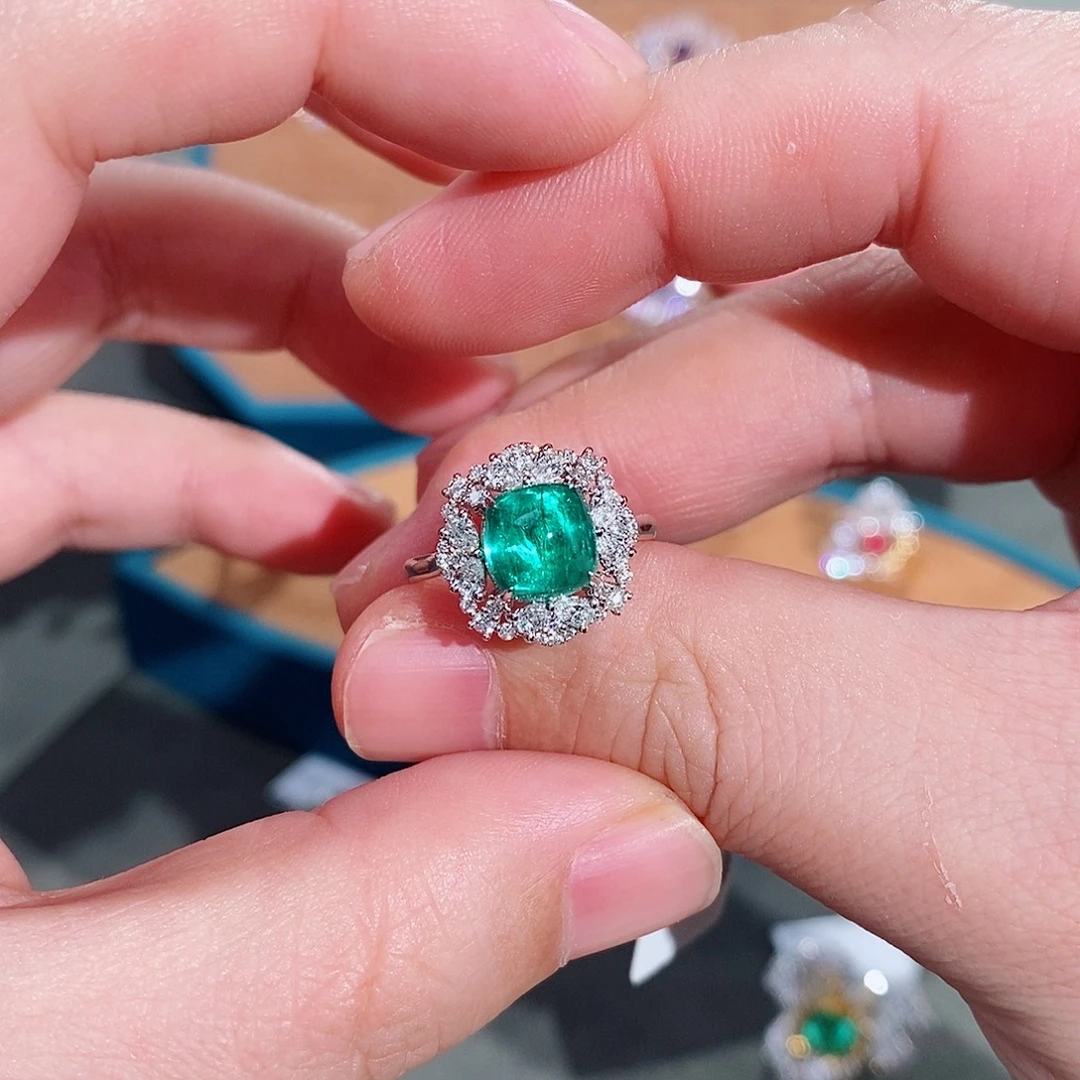 18K金镶嵌戒指祖母绿赞比亚3.68ct