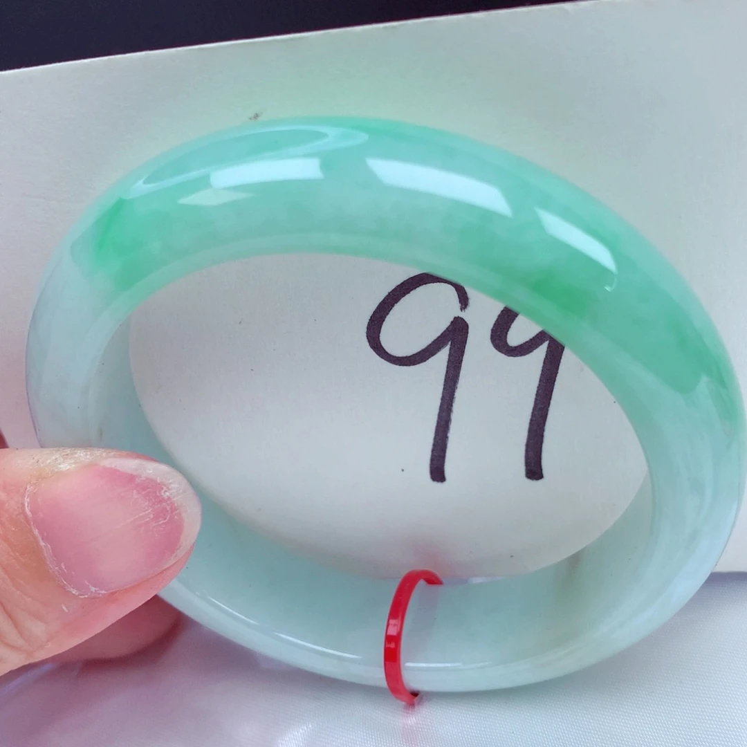 翡翠手镯未镶嵌翡翠