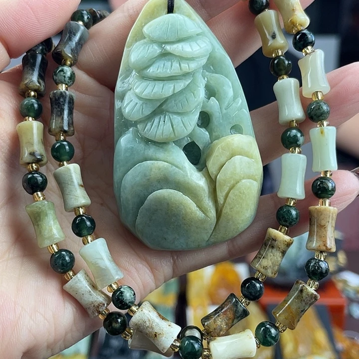 蛇纹石玉未镶嵌颈饰