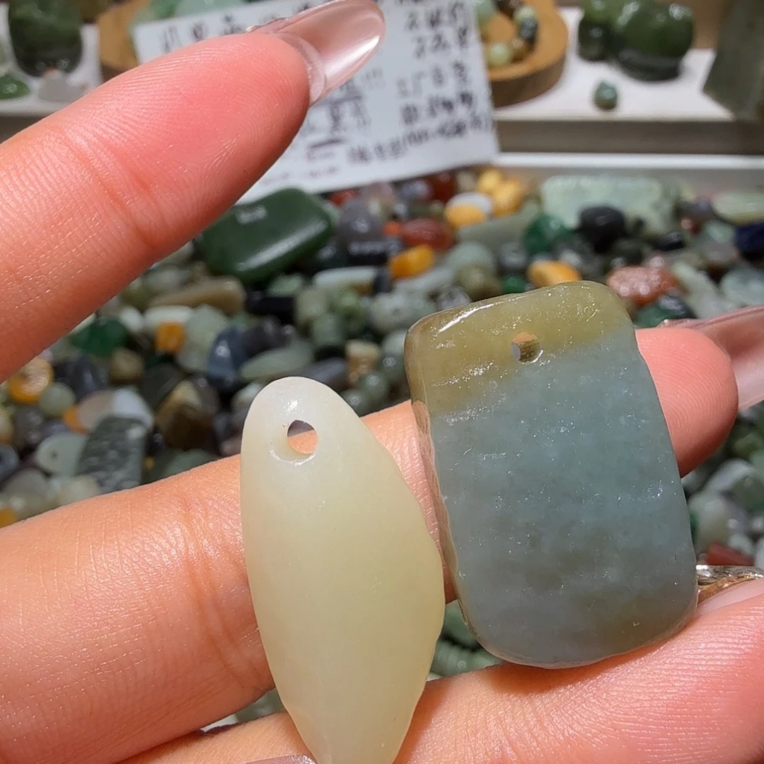 木***酒和田玉未镶嵌珠宝奇石