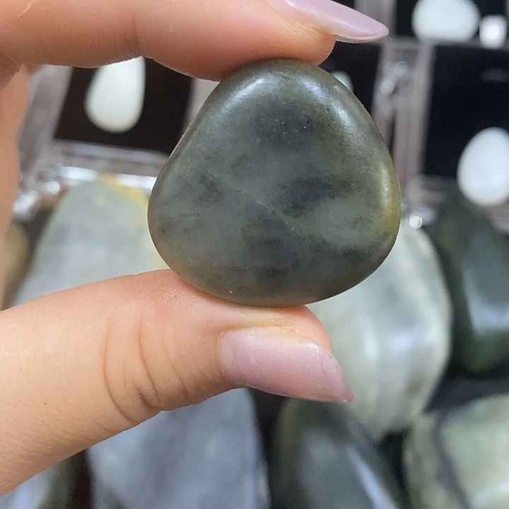 和田玉（糖玉）未镶嵌把件