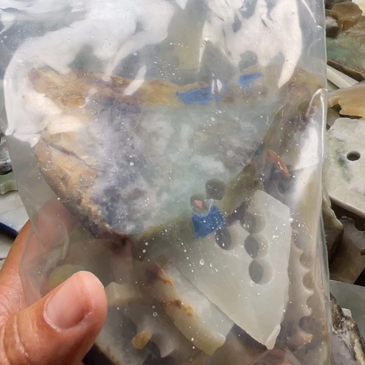 一***璃和田玉未镶嵌珠宝奇石有包容400克