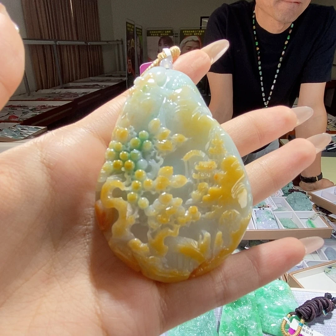 翡翠未镶嵌颈饰翡翠