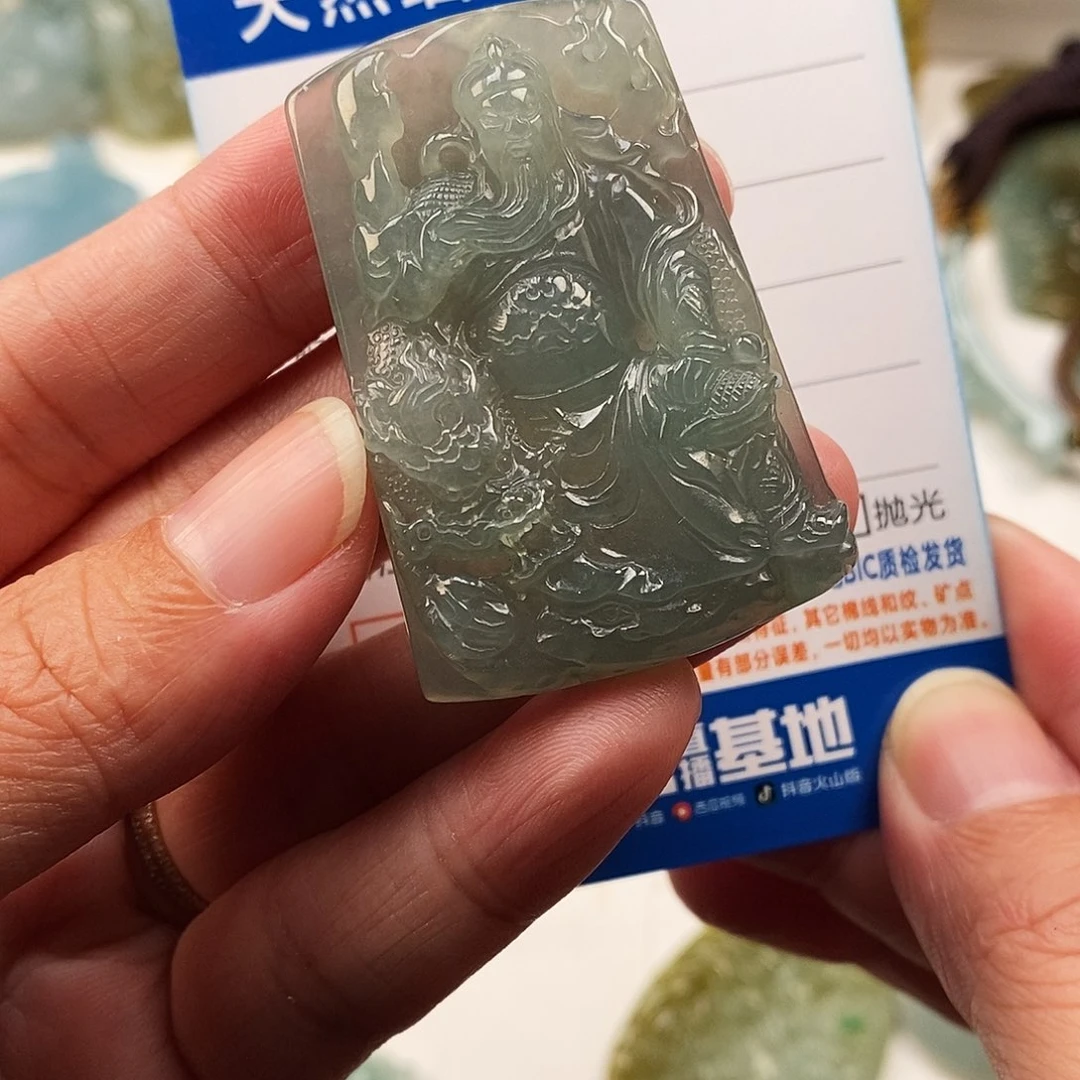翡翠未镶嵌颈饰关公