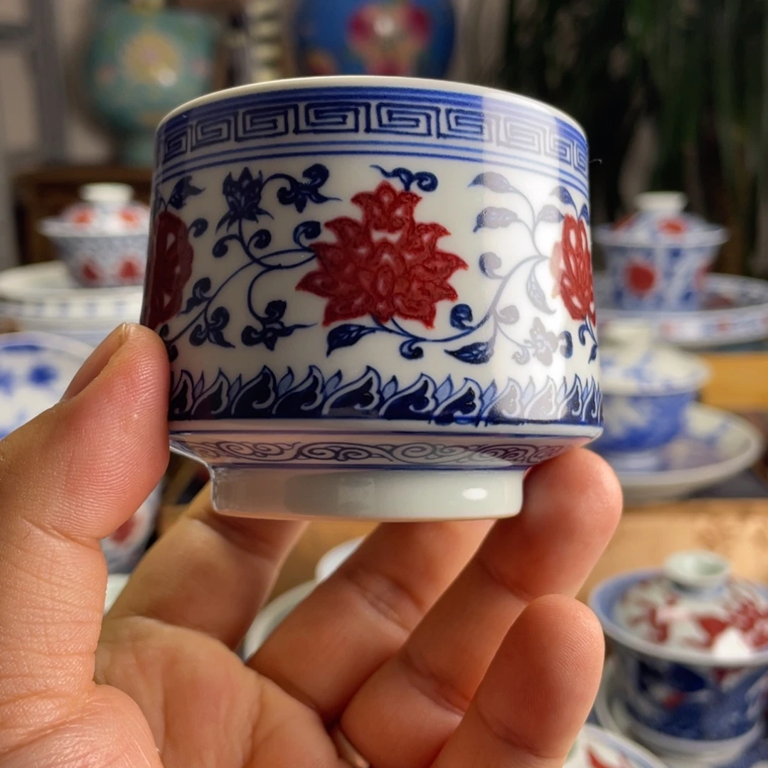 釉里红缠枝莲杯子微瑕