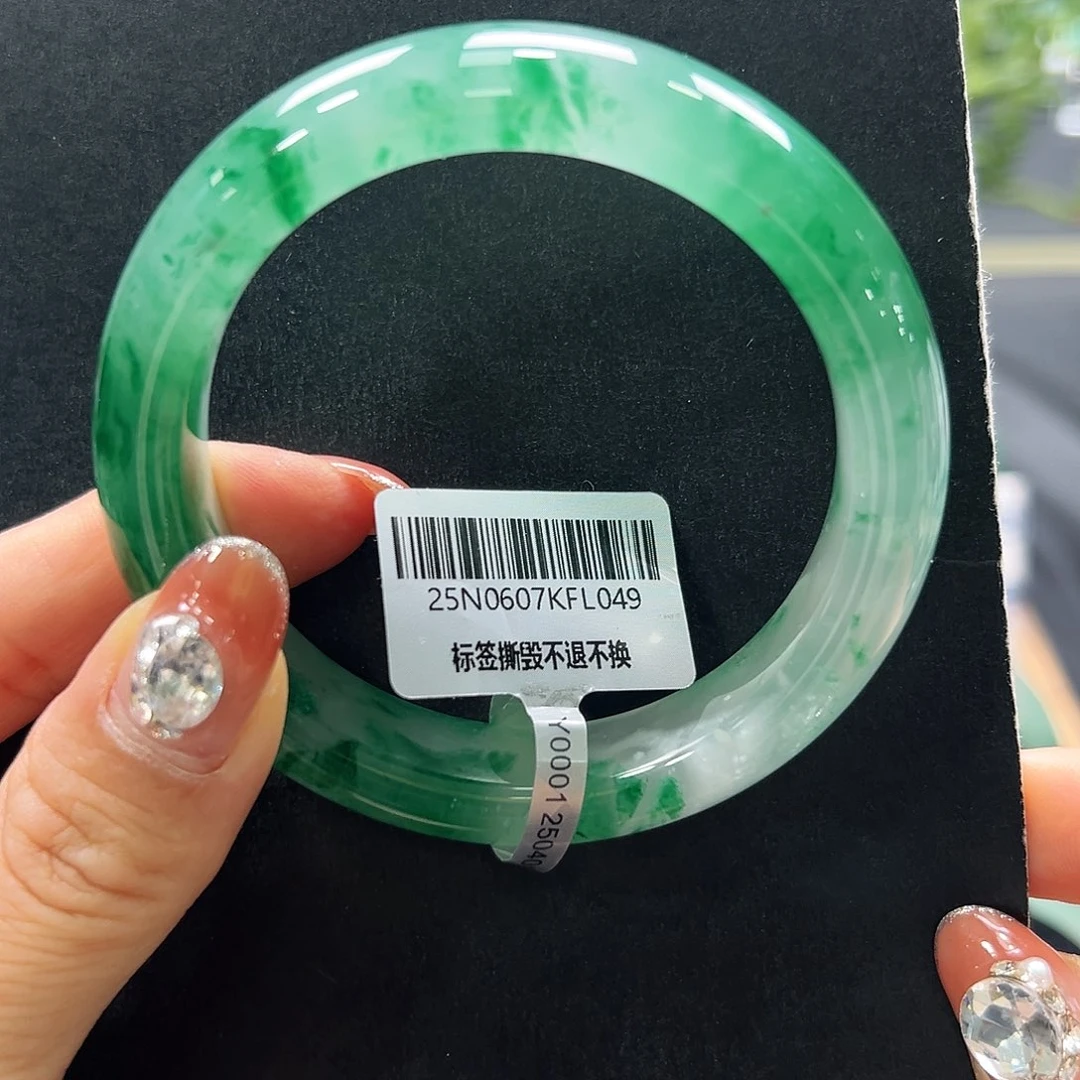 如***。未镶嵌手镯石英质玉（非洲翠）➕艳艳57