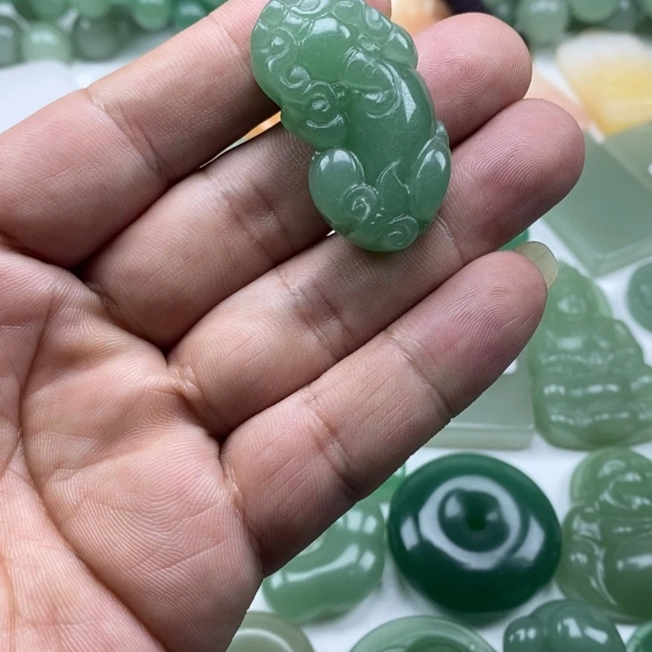 东陵石颈饰未镶嵌阳****笑