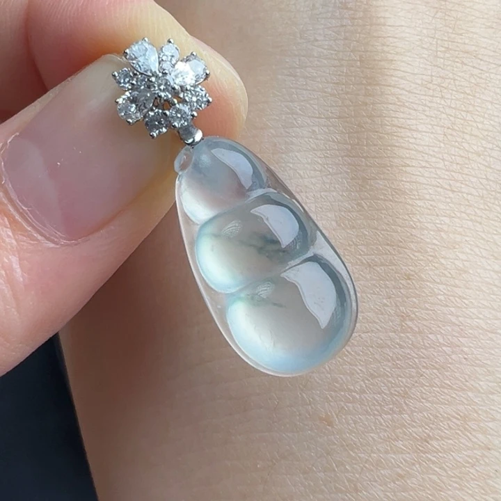 颈饰18K金镶嵌翡翠Y福豆