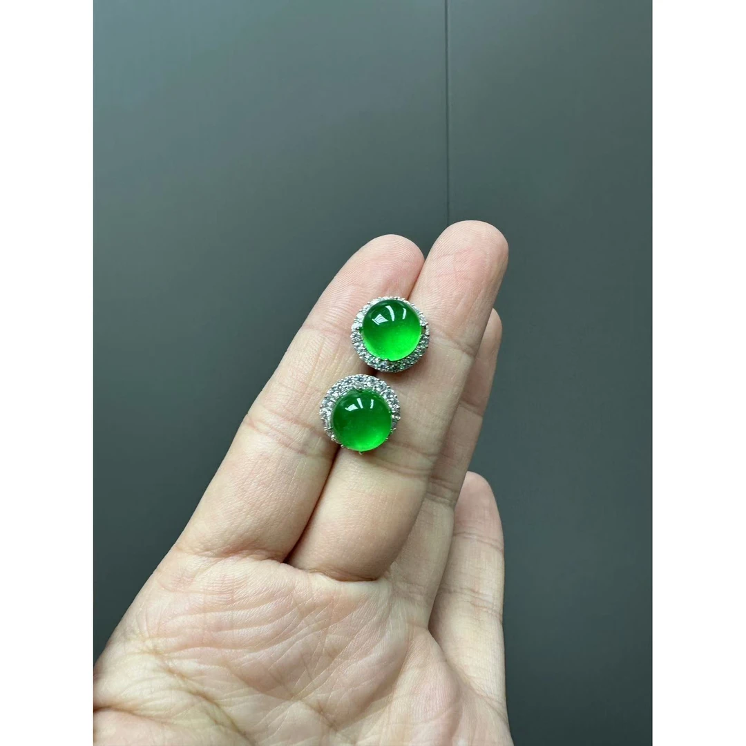 翡翠s925太阳花满钻圆蛋面耳针