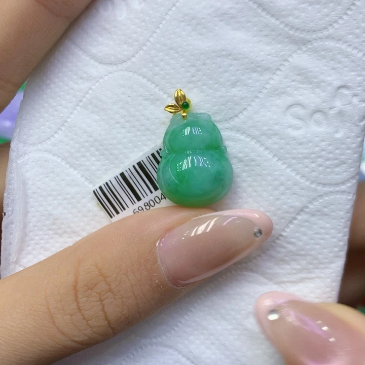 颈饰18K金镶嵌翡翠