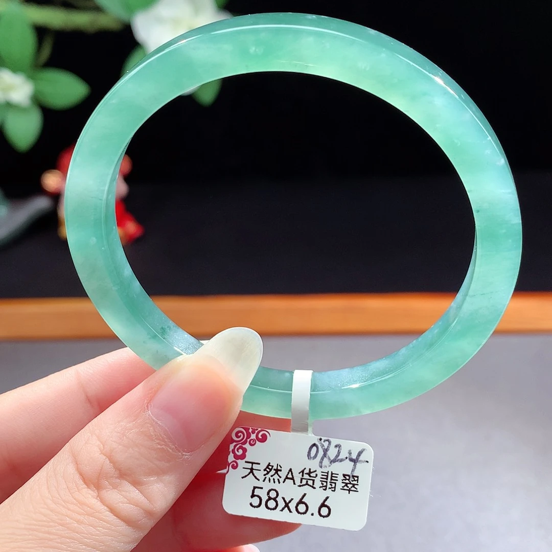 未镶嵌手镯（圆镯）翡翠