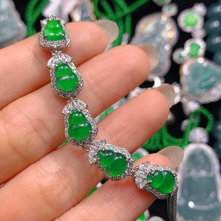 翡翠颈饰未镶嵌翡翠