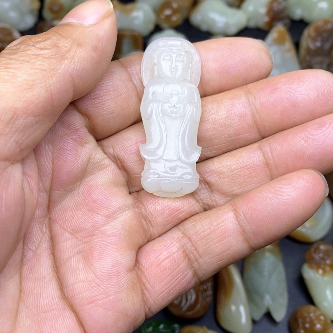 和田玉未镶嵌颈饰