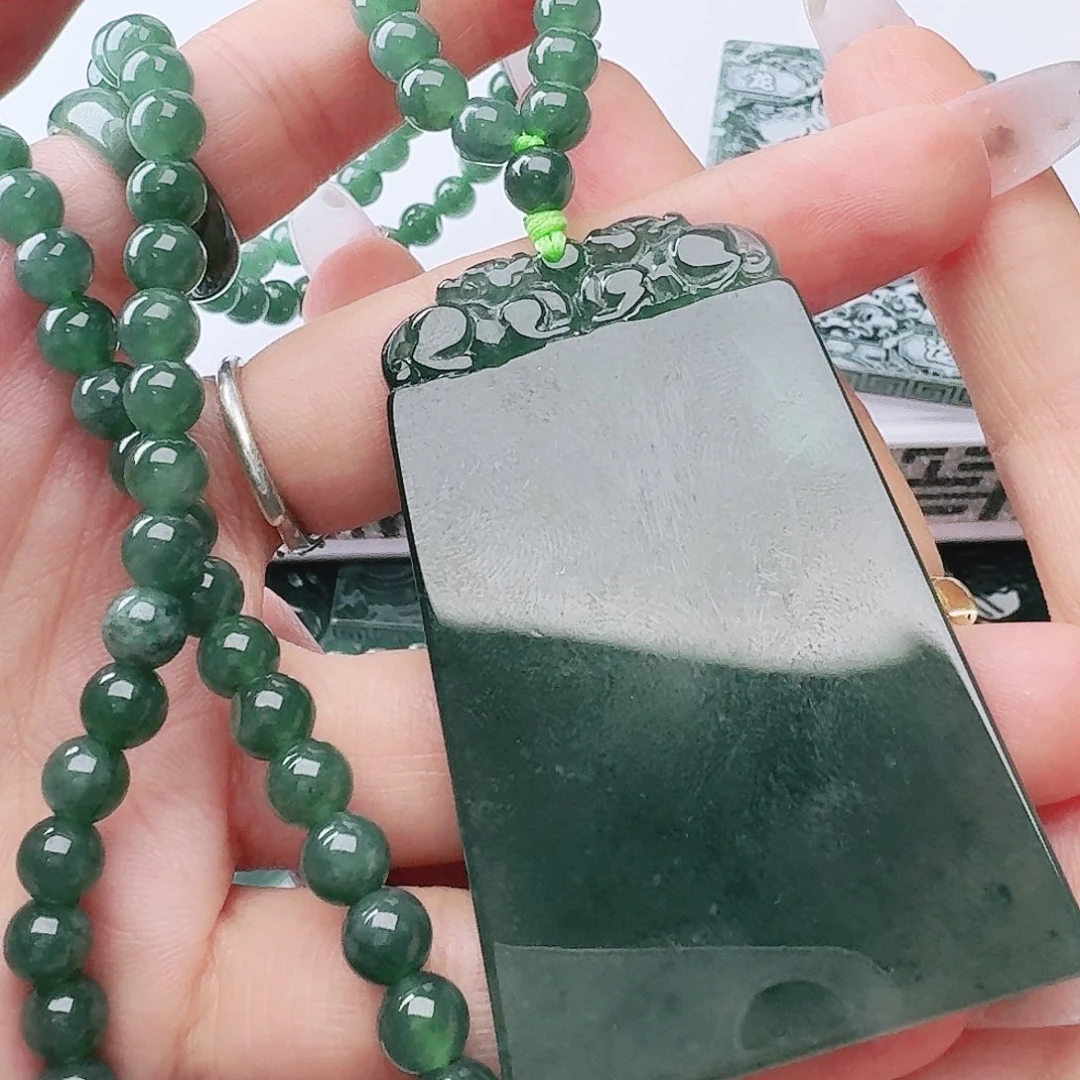 翡翠未镶嵌颈饰多样性发其一