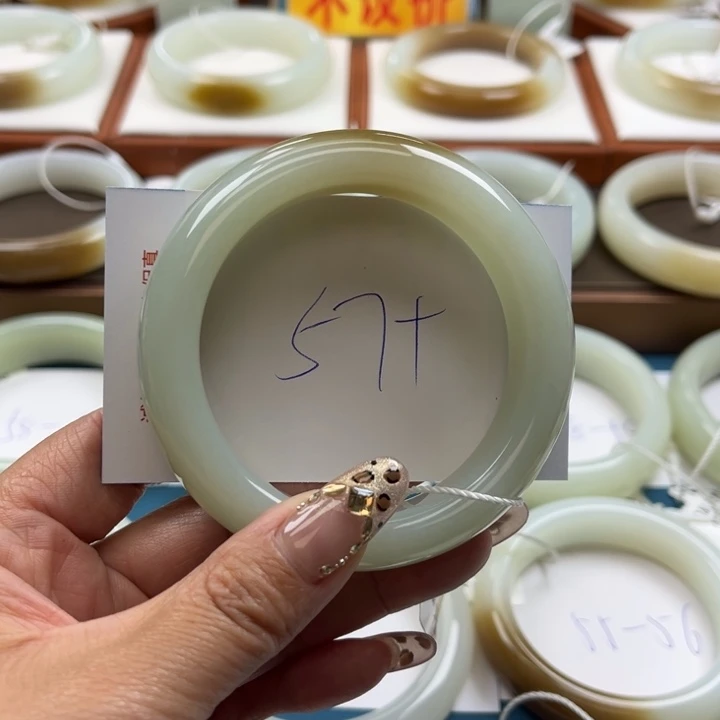 和田玉手镯未镶嵌如*