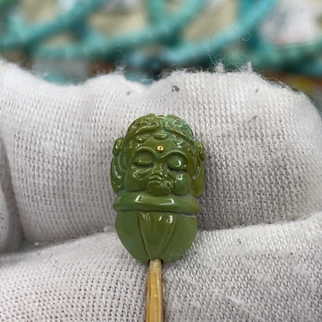 绿松石未镶嵌颈饰