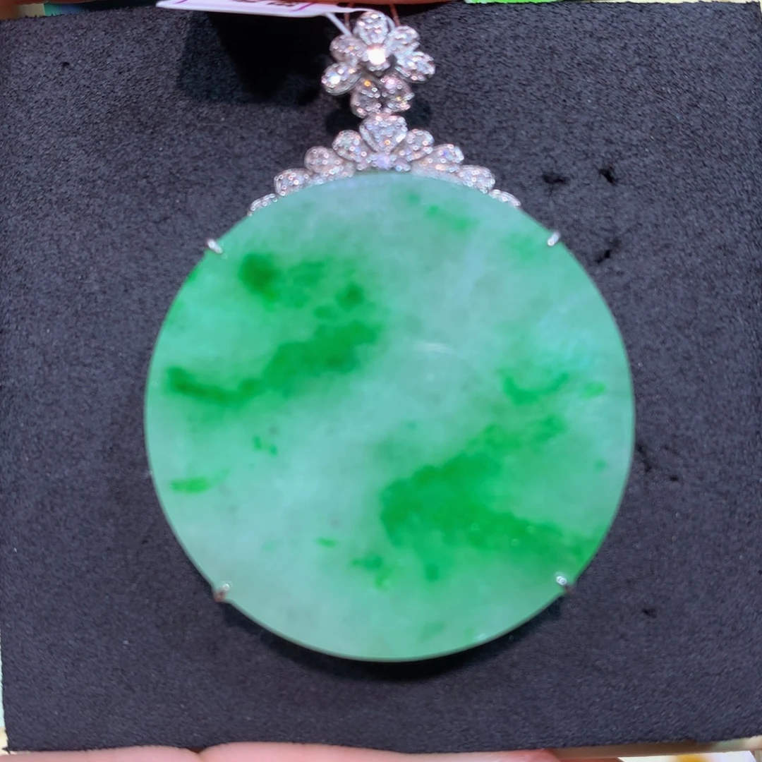 翡翠18K金镶嵌颈饰翡翠