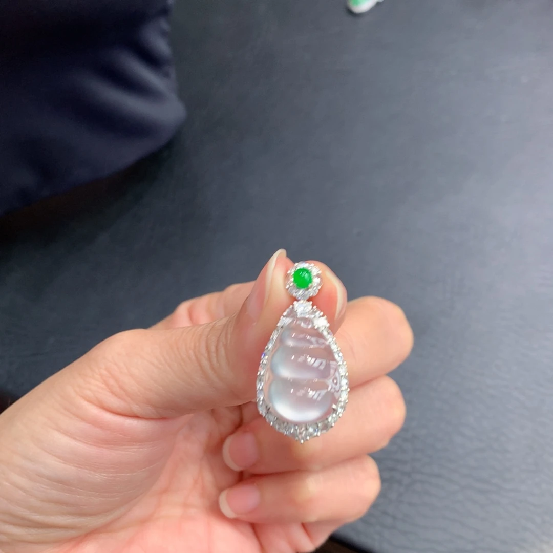 吊坠(不含链)18K金镶嵌翡翠