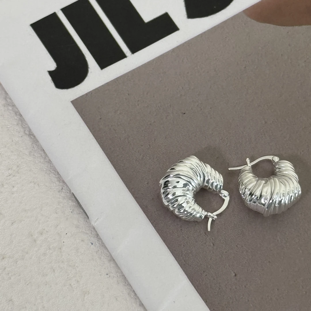 925银银制品 高级简约小众时尚百搭牛角包款-大可颂螺纹耳圈0161