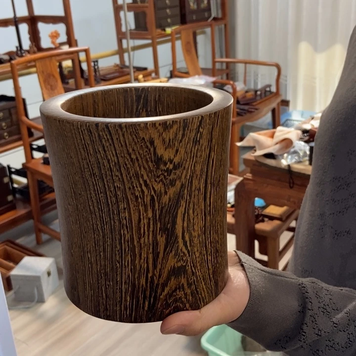 鸡翅木非洲崖豆笔筒