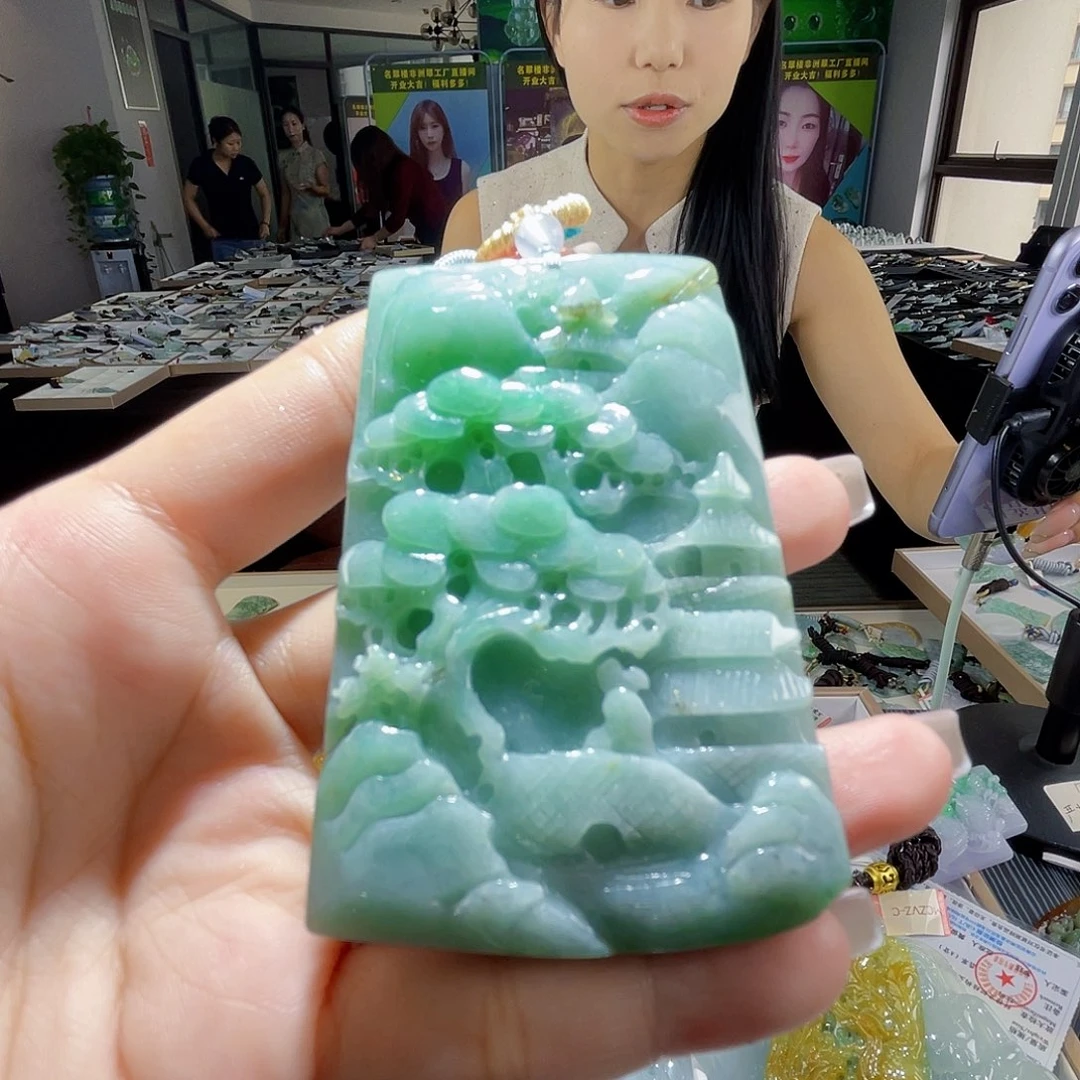 颈饰未镶嵌翡翠一个
