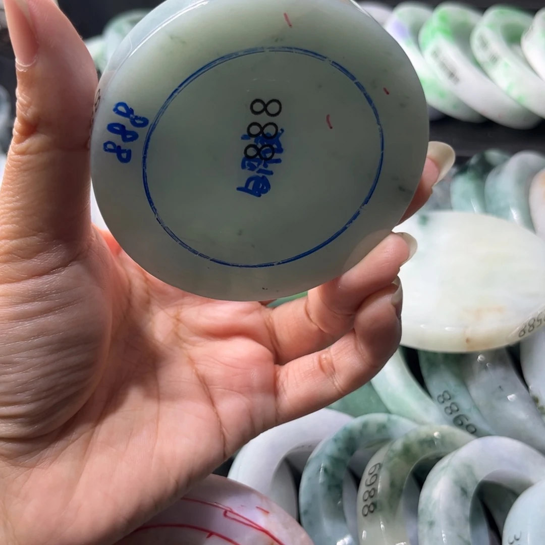 定制翡翠未镶嵌手镯