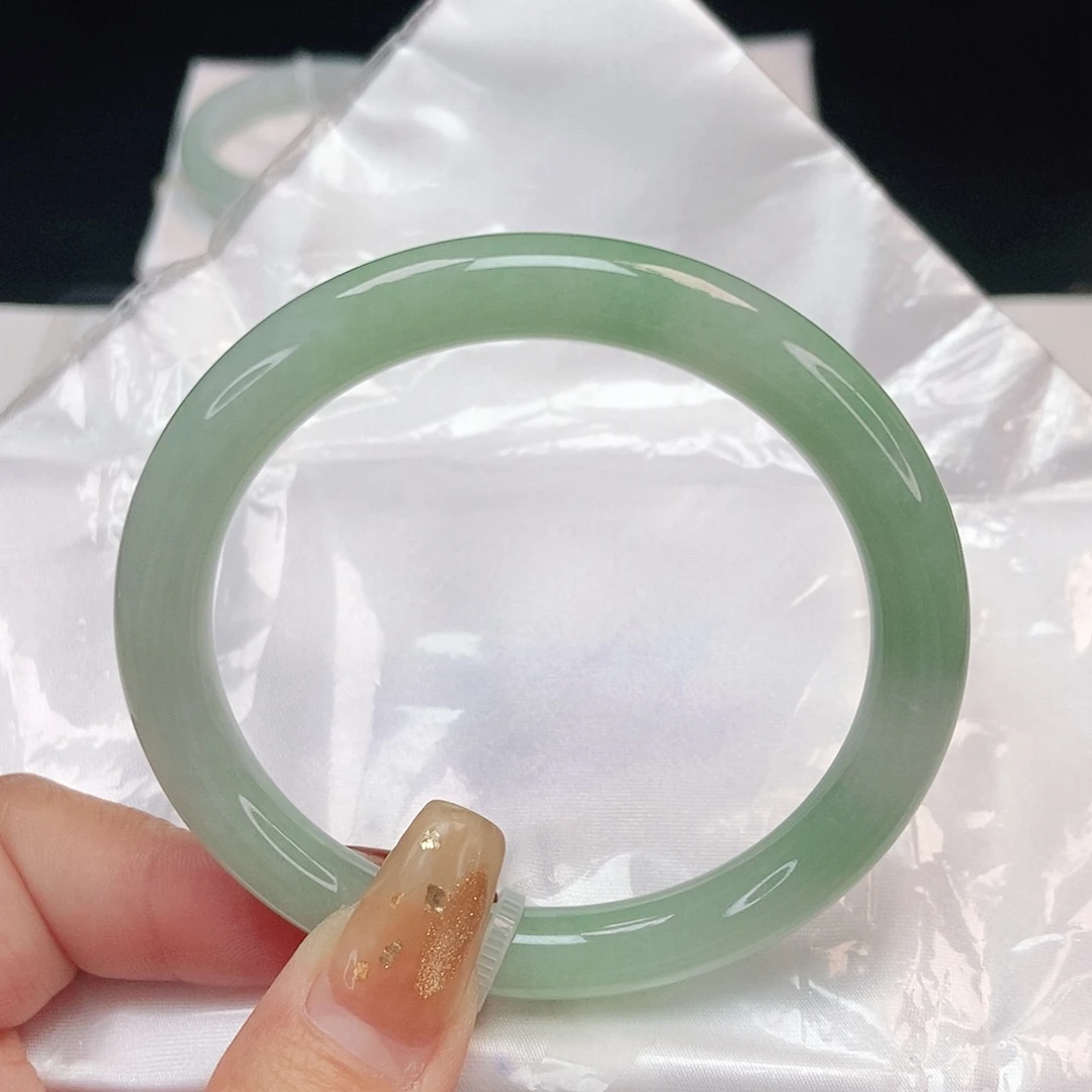 翡翠手镯未镶嵌 圆条56+