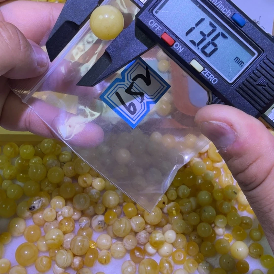蜜蜡未镶嵌珠宝奇石