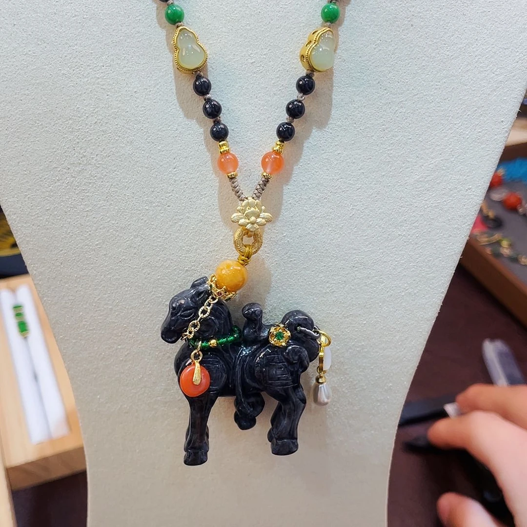 翡翠颈饰未镶嵌翡翠