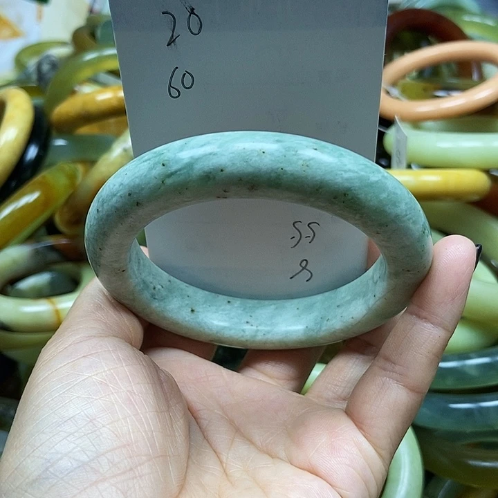 未镶嵌手镯透闪石质玉