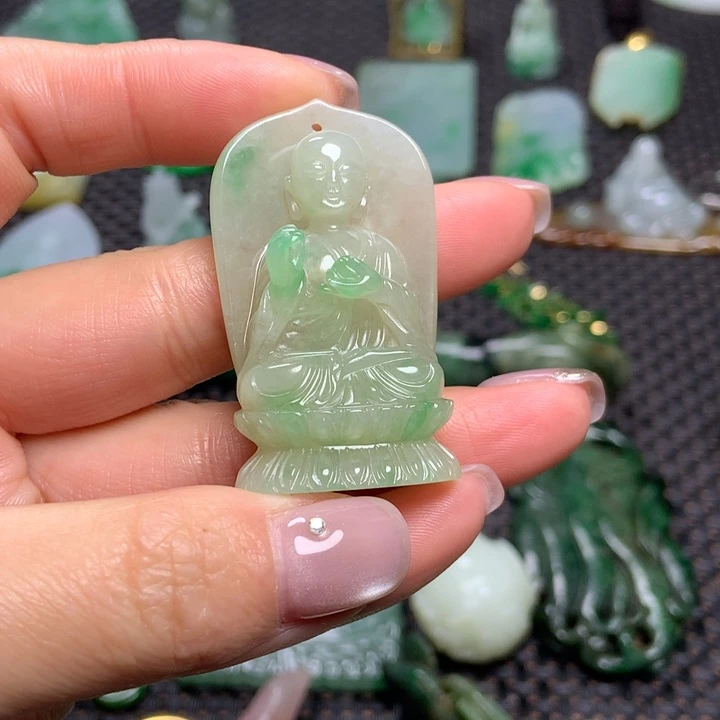 翡翠挂件未镶嵌?***n……